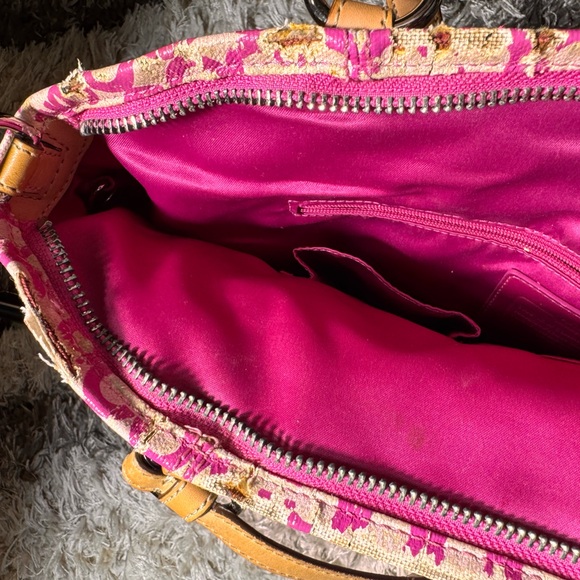 Coach - Picture 5 of 9